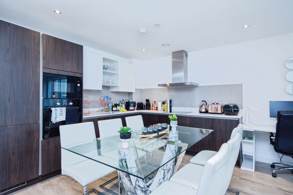 Property photo 3 of 11 Kitchen