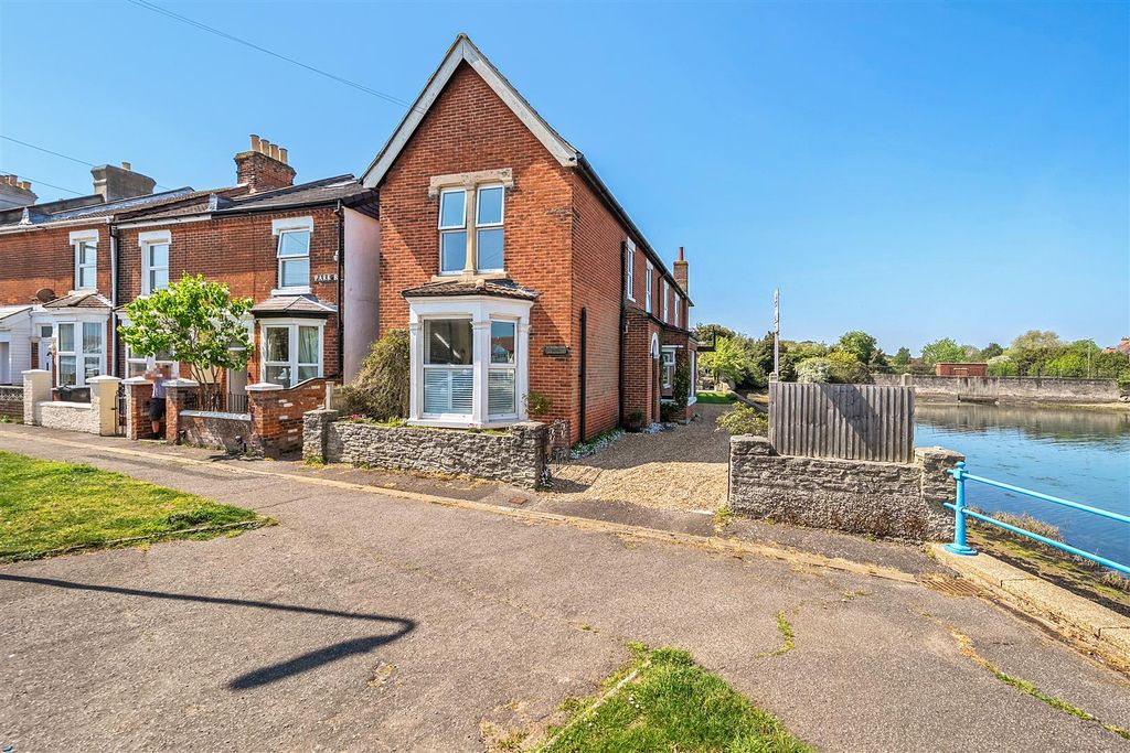 Property photo 1 of 20 Exterior