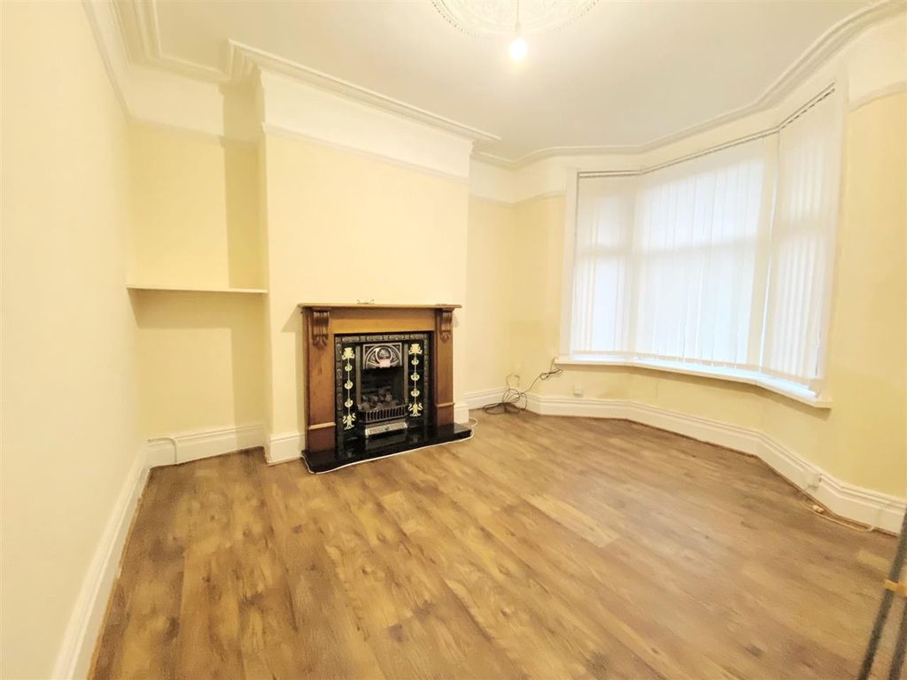 Property photo 2 of 9 Front Lounge