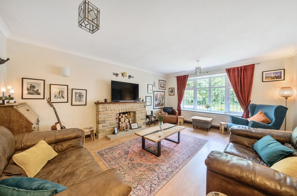 Property photo 3 of 25 1301832-9-6840480...