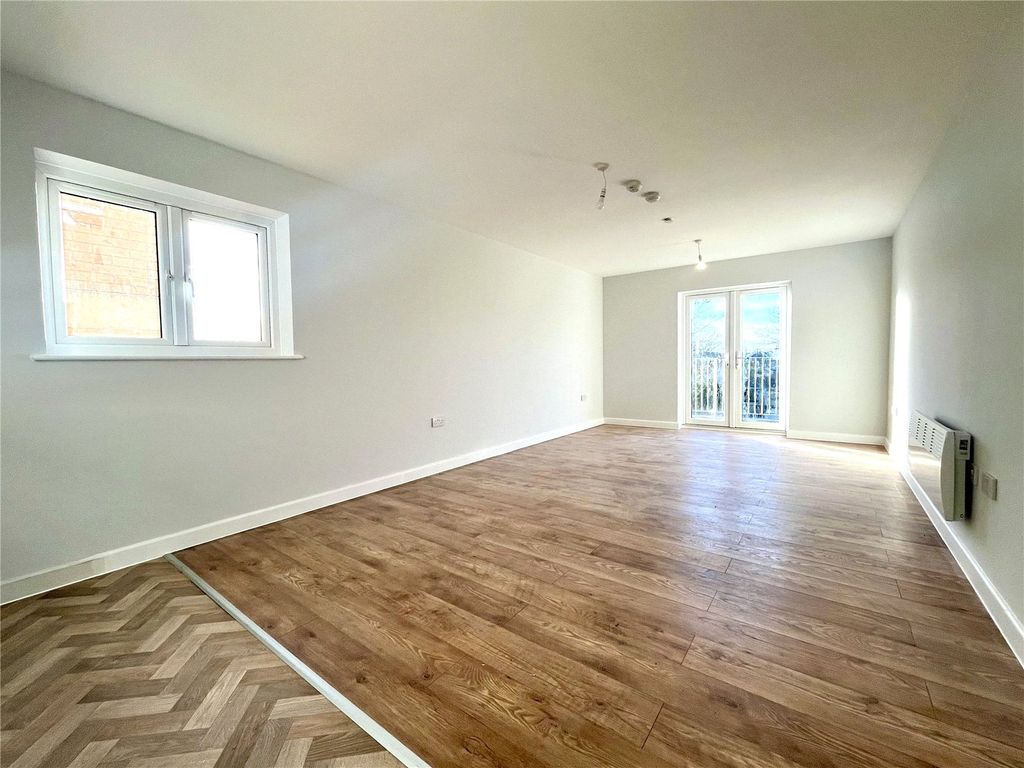 Property photo 2 of 11 Lounge