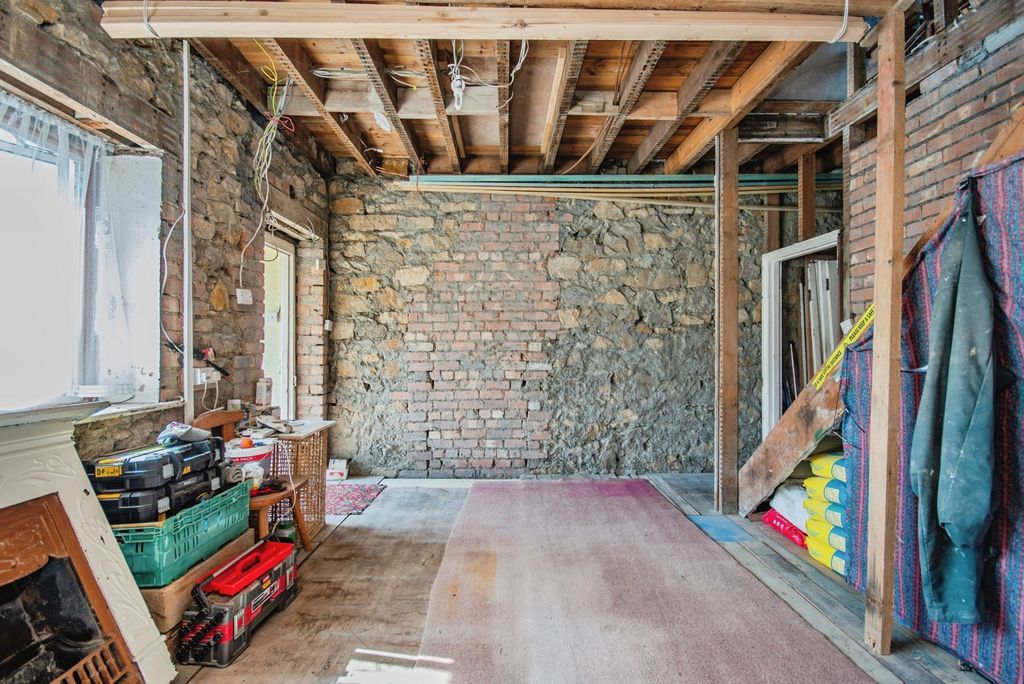 Property photo 3 of 14 Photo