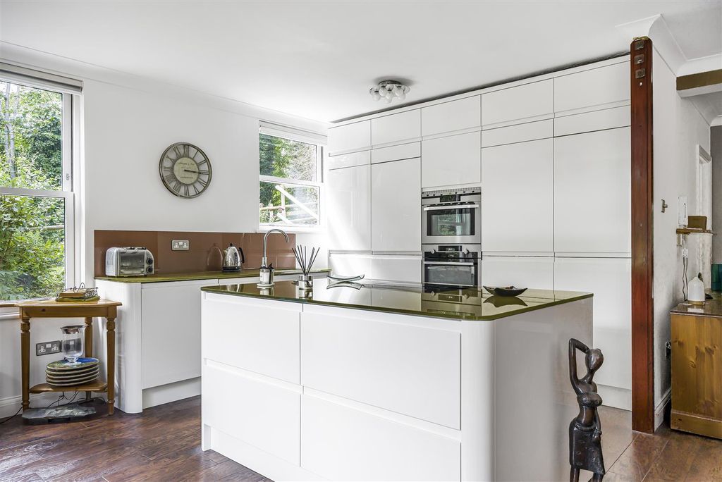 Property photo 2 of 18 Kitchen