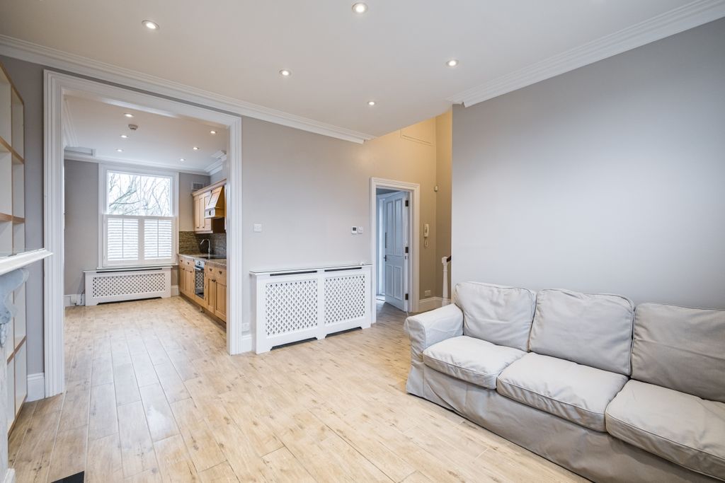 Property photo 3 of 9 Englefield Road