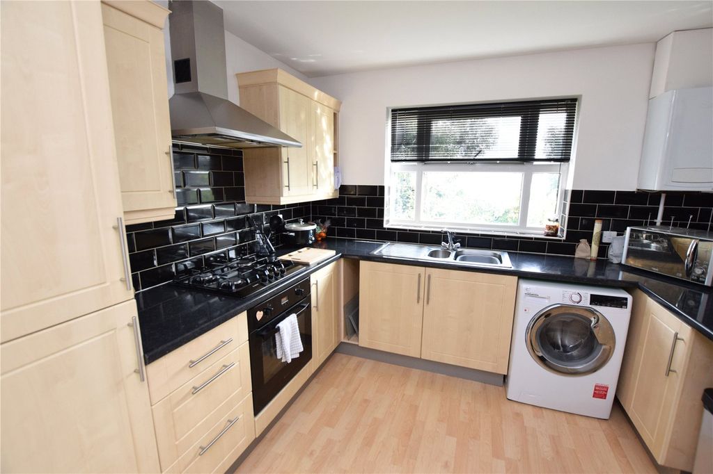 Property photo 2 of 7 Kitchen