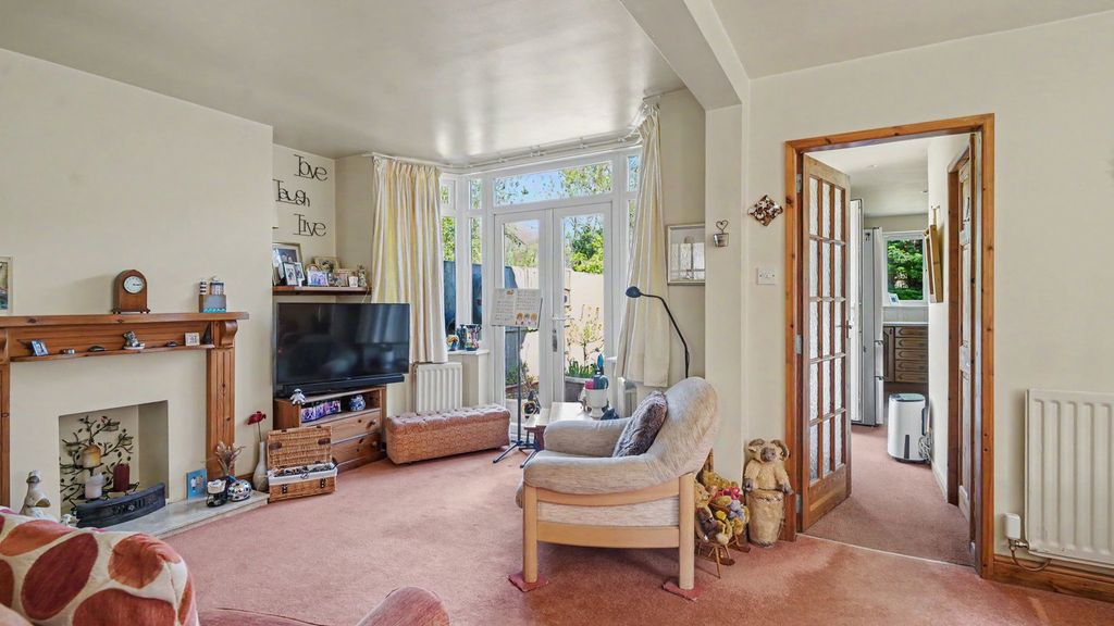 Property photo 2 of 28