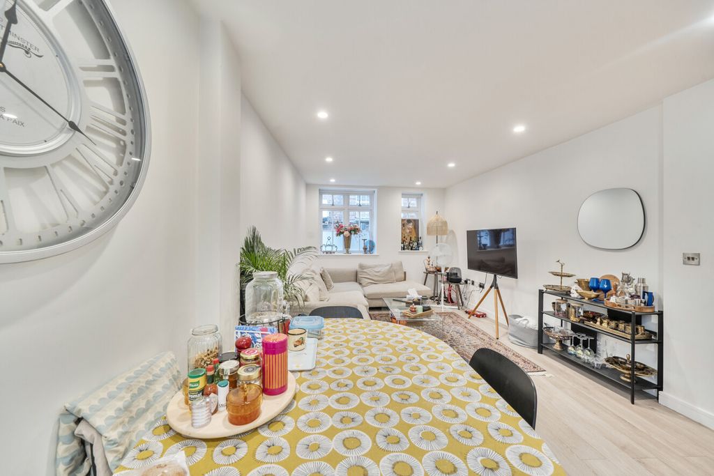 Property photo 2 of 12 1468426-8-6A21647...