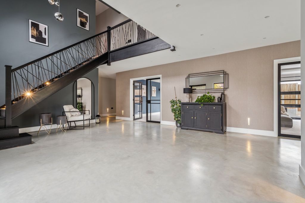 Property photo 2 of 28