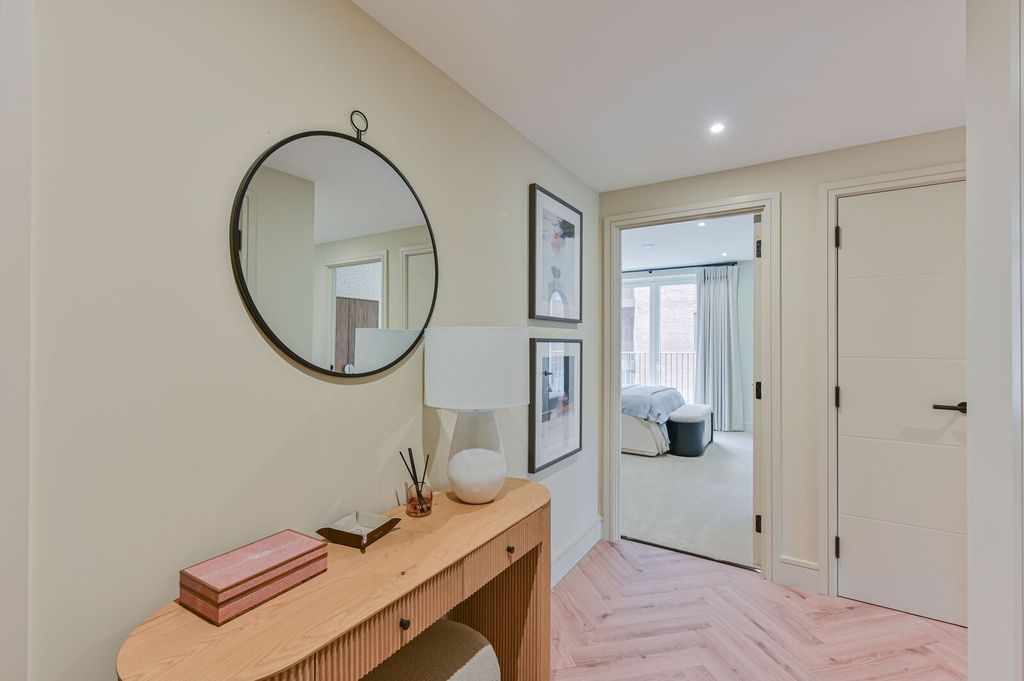 Property photo 2 of 32