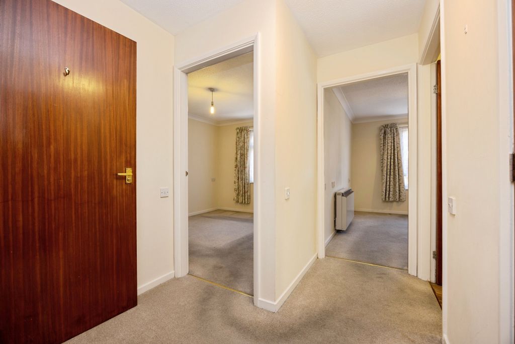 Property photo 2 of 20