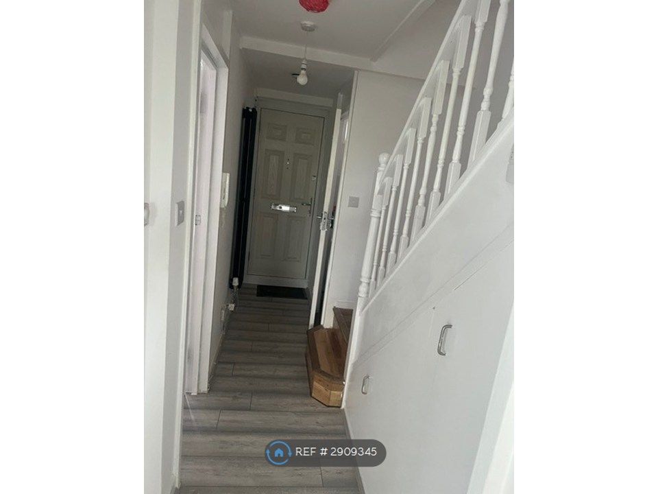 Property photo 2 of 12 Flat Entrance Hallway