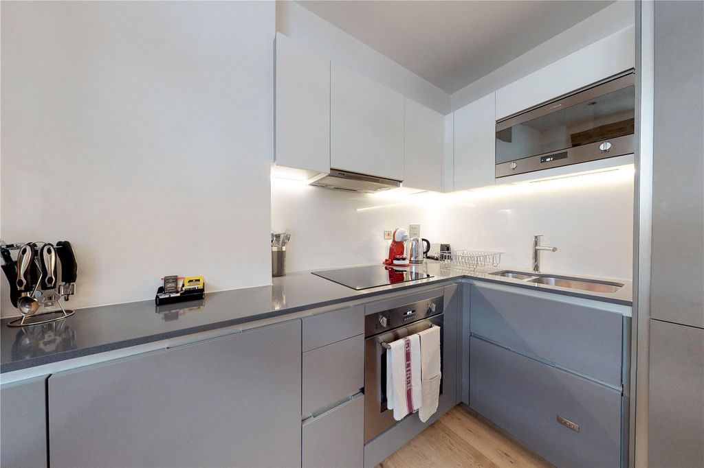 Property photo 2 of 6 Kitchen