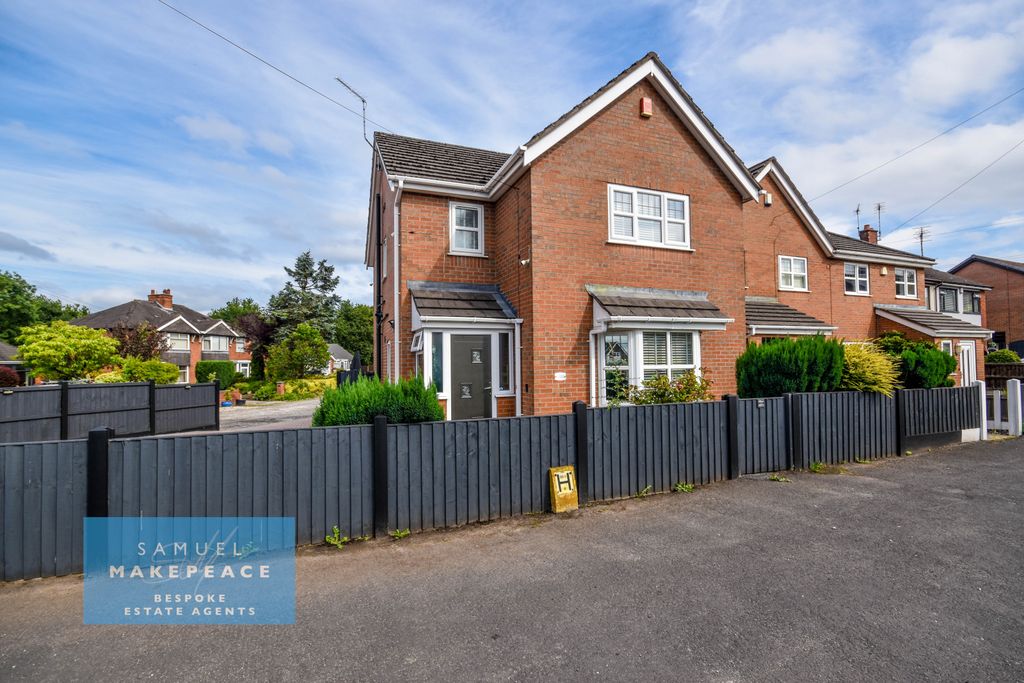 Property photo 1 of 26 Three Bedroom Detached Property With Large Corner Plot