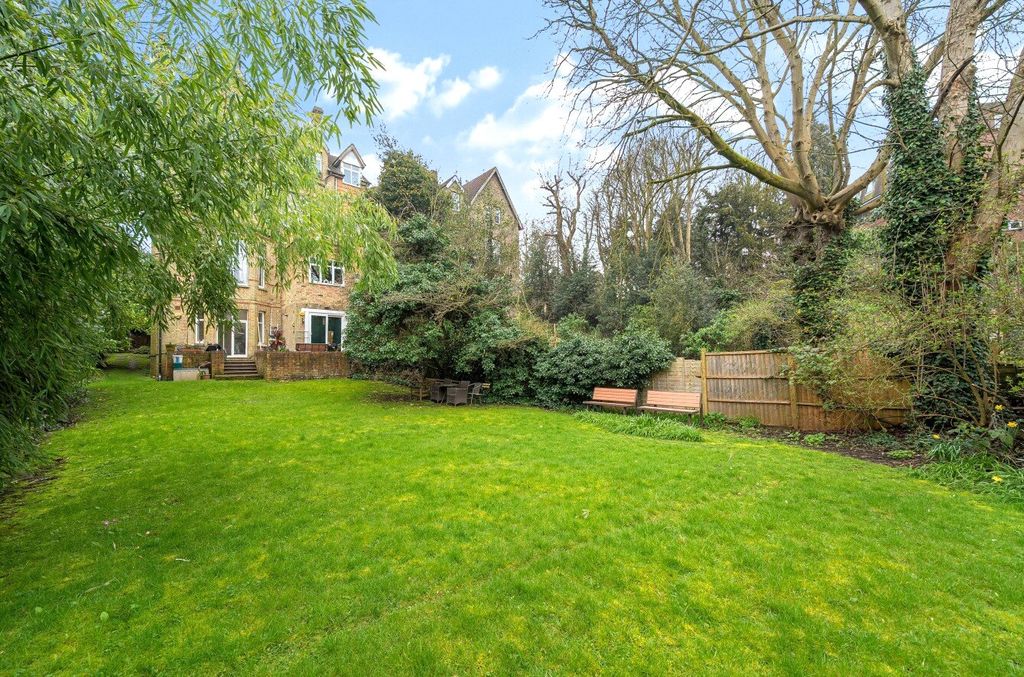 Property photo 3 of 13 Communal Garden