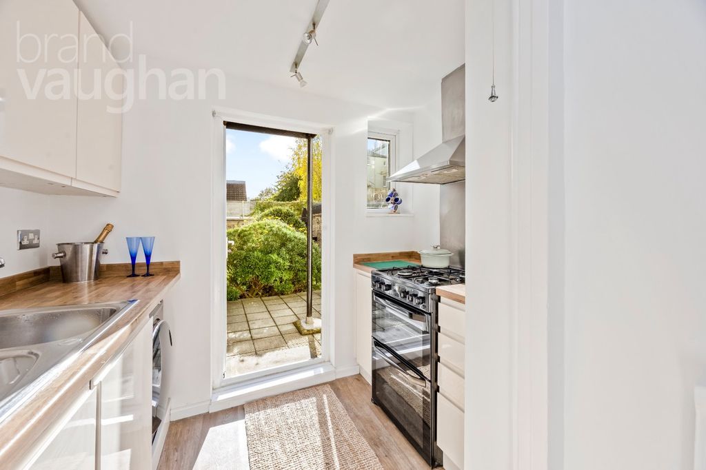 Property photo 3 of 16 Picture No. 13