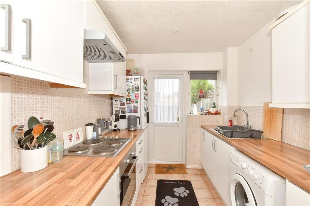 Property photo 3 of 9 Kitchen