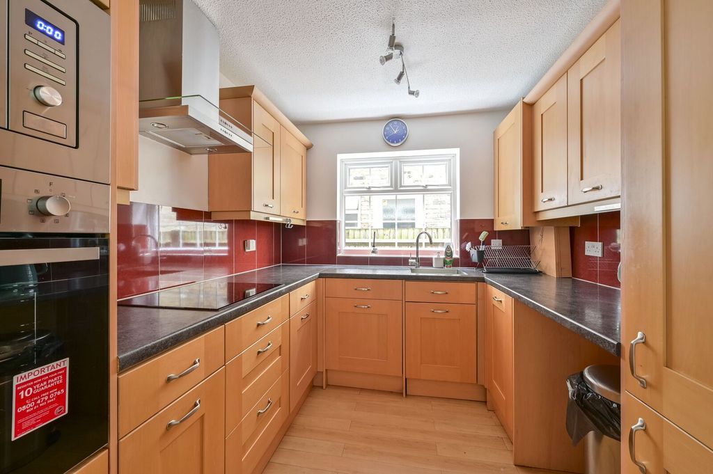 Property photo 2 of 11