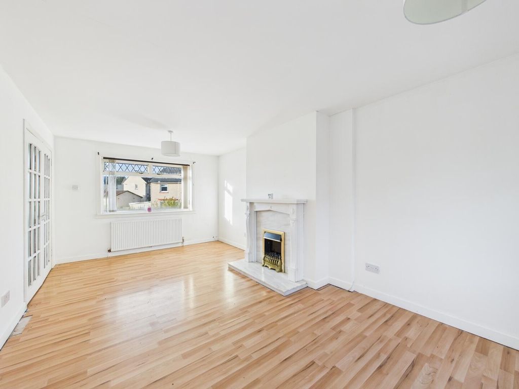 Property photo 3 of 12 Living Room