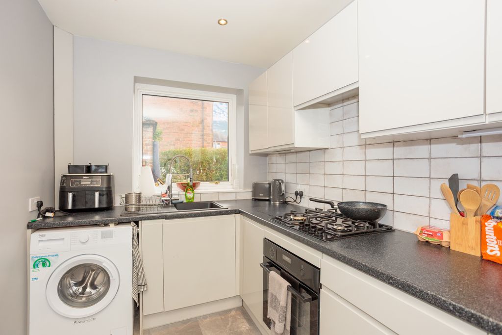 Property photo 2 of 17 Kitchen