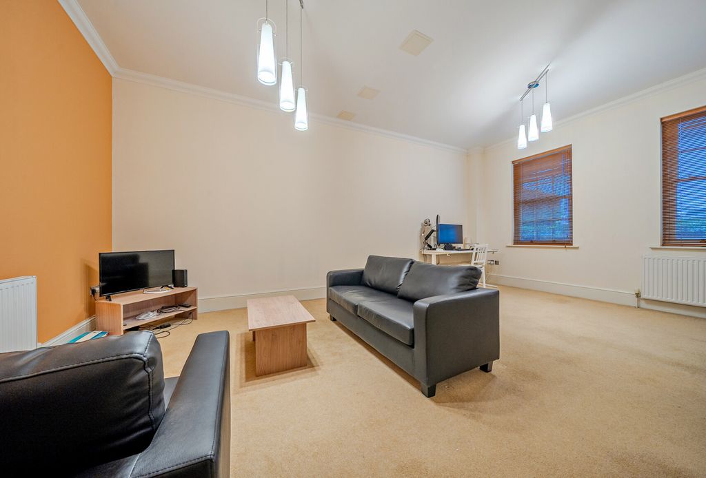 Property photo 3 of 10 1409969-11-698Ef6...