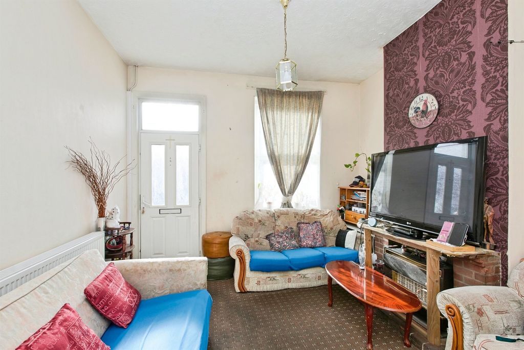 Property photo 3 of 25