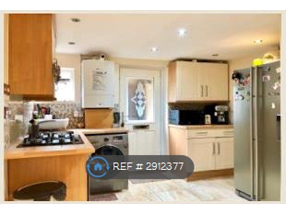 Property photo 3 of 7 Kitchen
