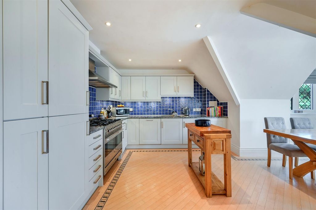 Property photo 2 of 33 Holly Hill Park, 6- (2).Jpg