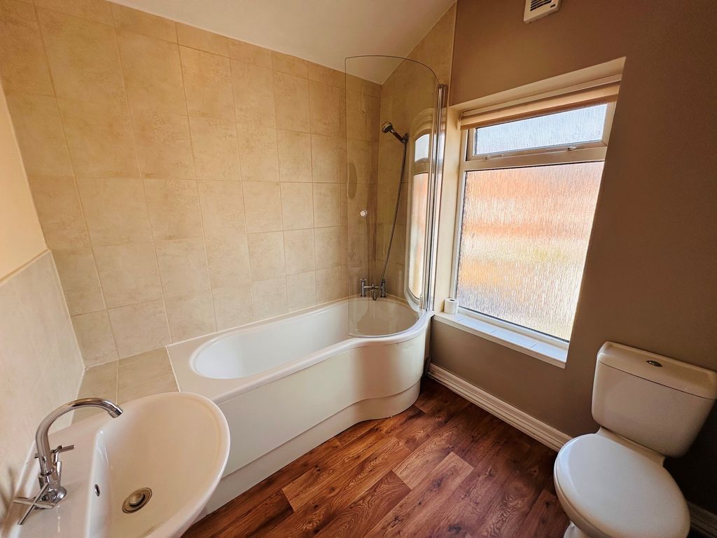 Property photo 3 of 13 Bathroom