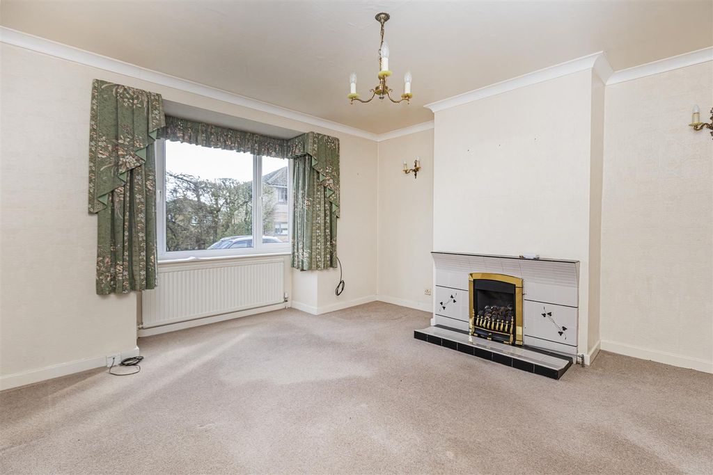 Property photo 2 of 33 Living Room