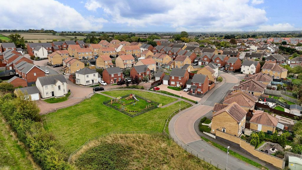 Property photo 3 of 27