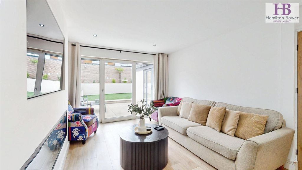 Property photo 3 of 16 038d80Cf-Hough-Northowram-09032026_165755.Jpg
