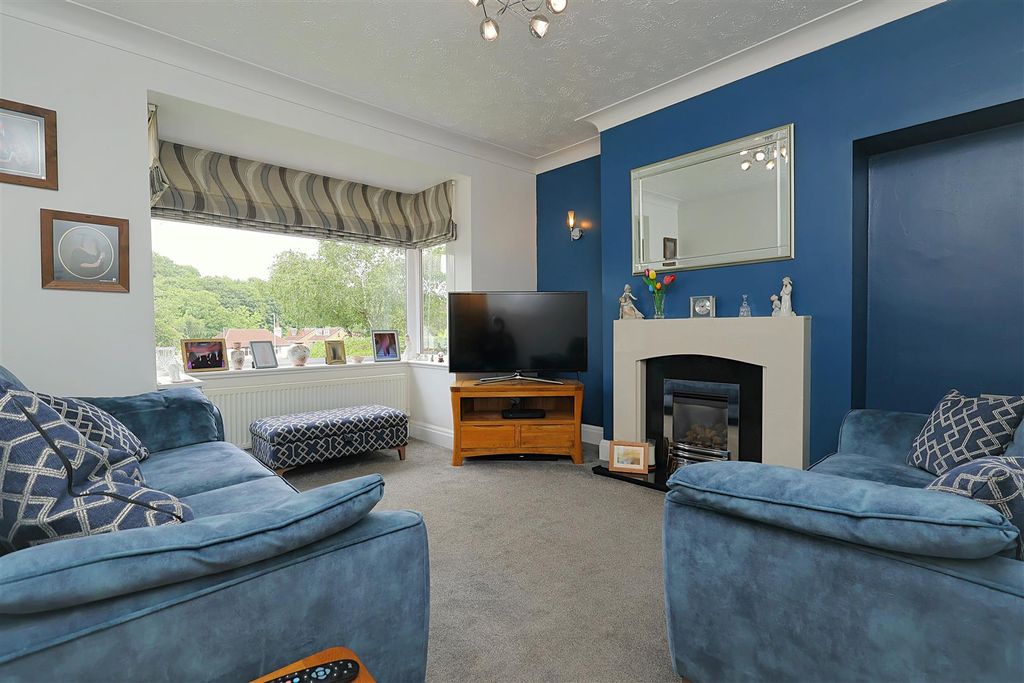 Property photo 3 of 17 Living Room