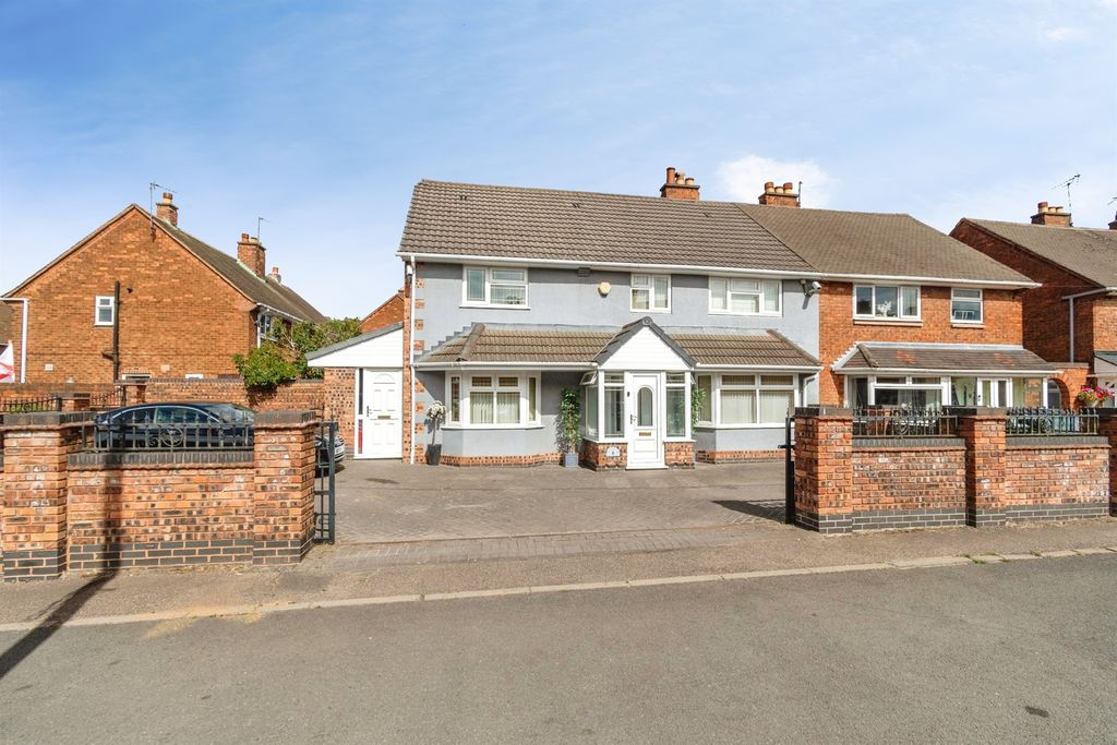 Property photo 1 of 18