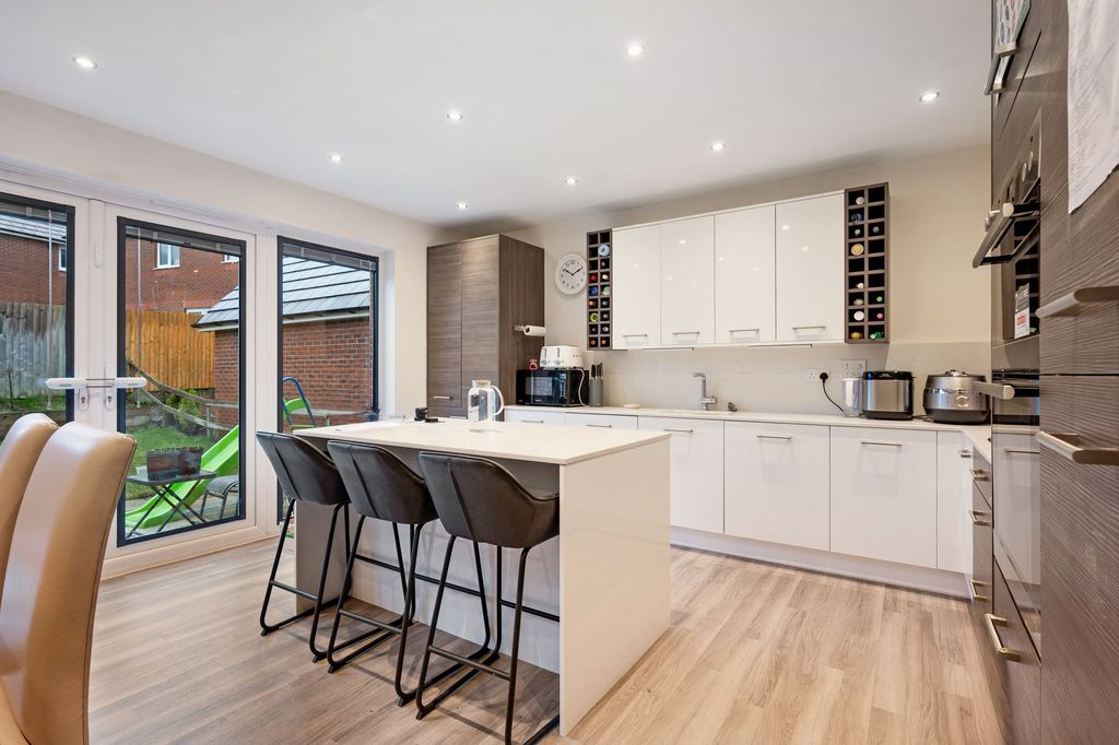 Property photo 2 of 26