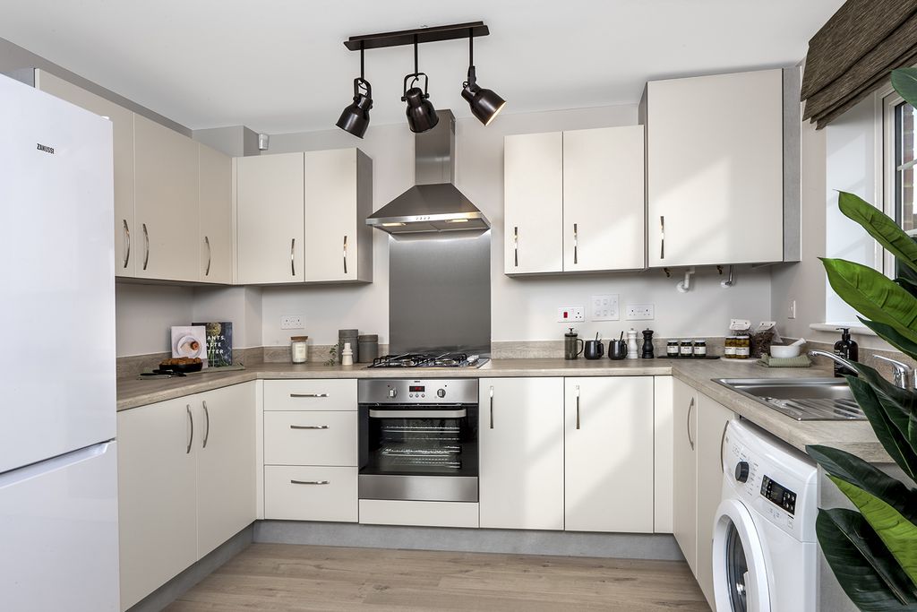 Property photo 3 of 9 Kitchen 3 Bed Maidstone Home