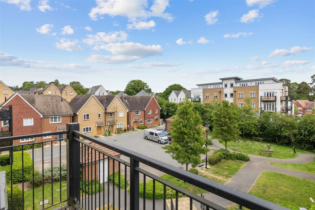 Additional image 5 of 2 bed flat for saleRenfields, Haywards Heath RH16