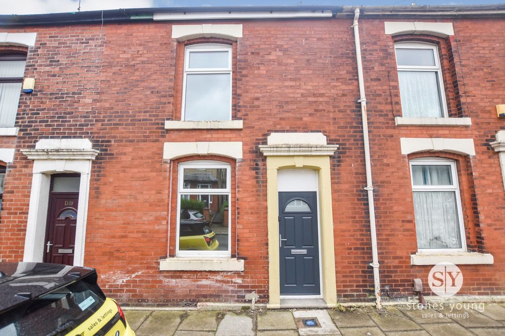 Property photo 1 of 8