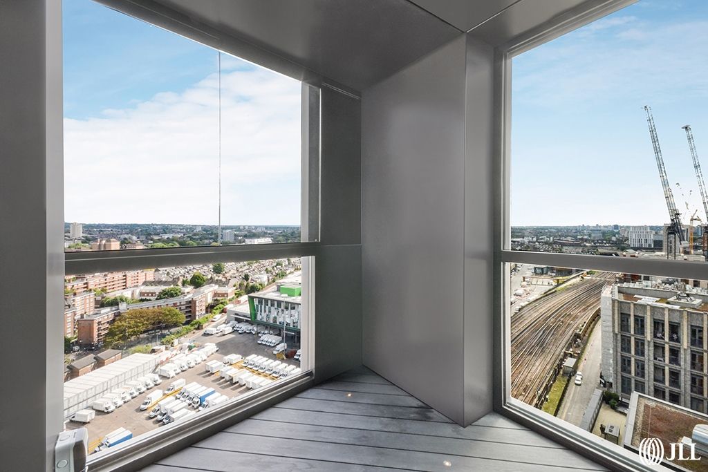 Property photo 2 of 17 Madeira Tower_584...