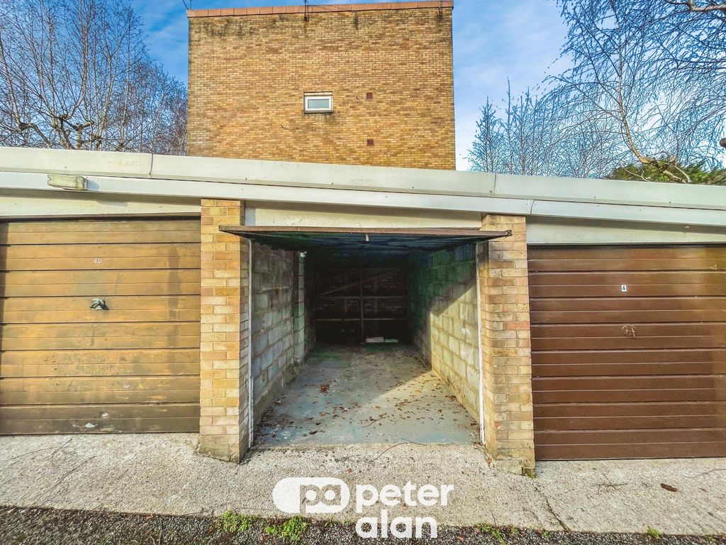 Property photo 2 of 19 Garage