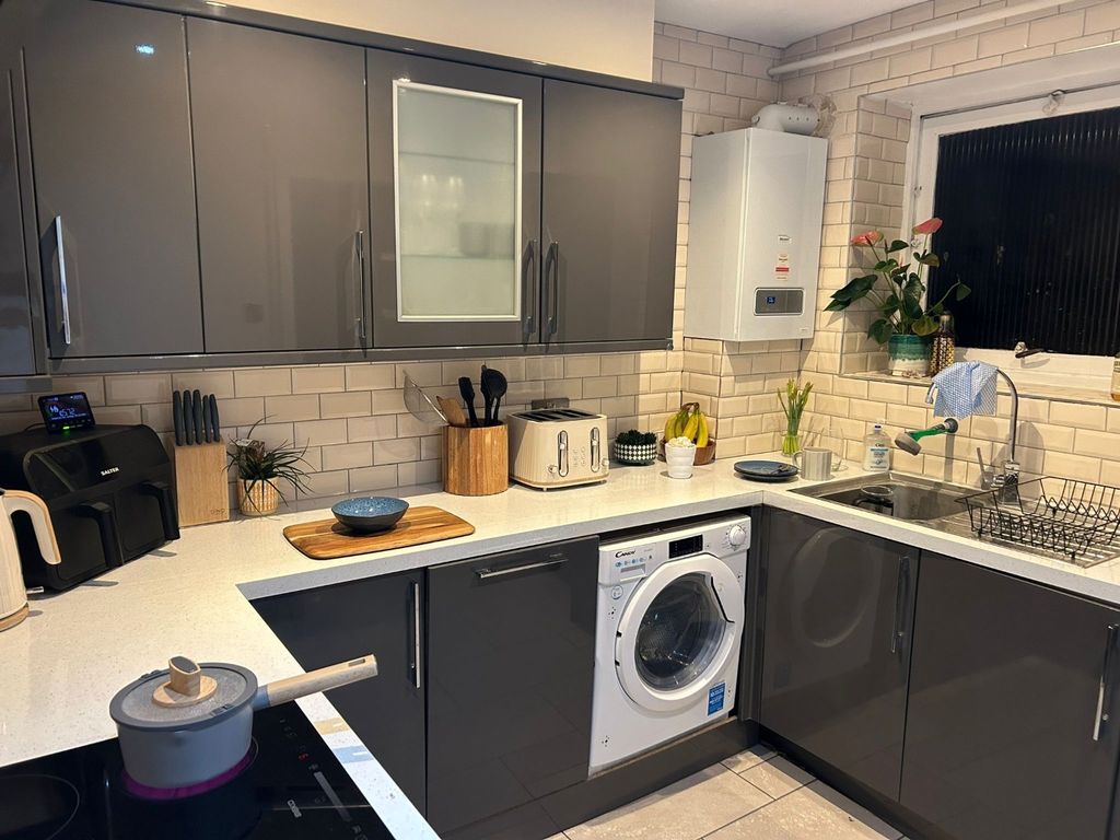 Property photo 2 of 12 4932261