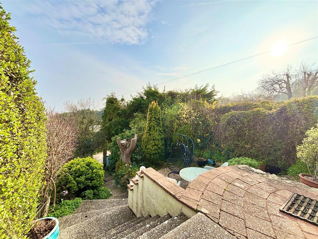 Property photo 2 of 24 Front Garden