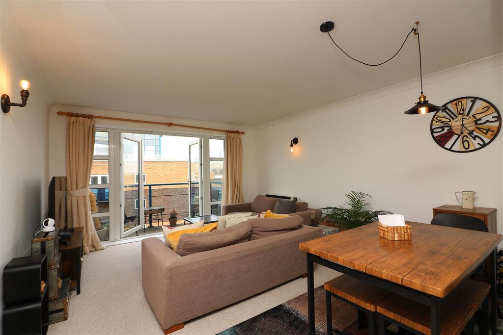 Property photo 2 of 11 Campania Building.Jpg