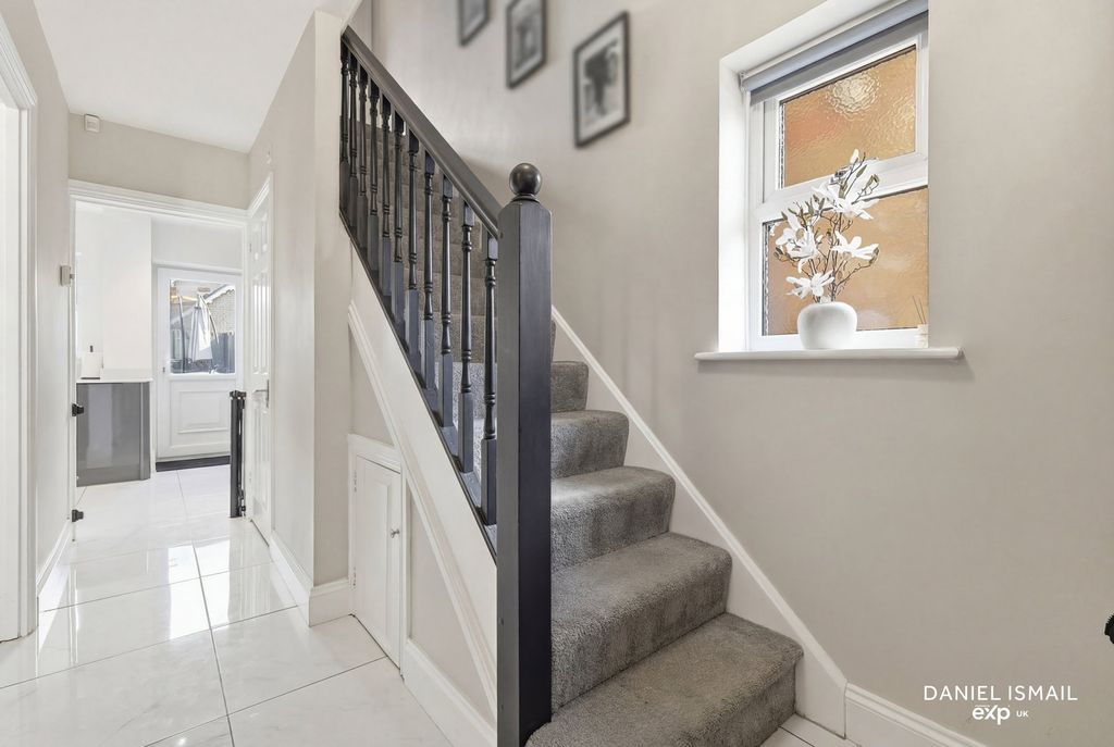 Property photo 2 of 26