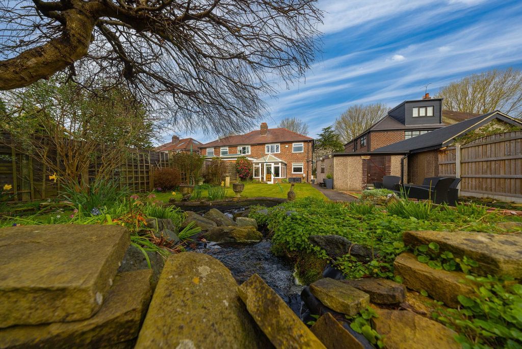 Property photo 2 of 28