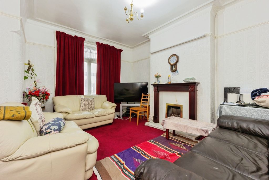 Property photo 2 of 17 Photo