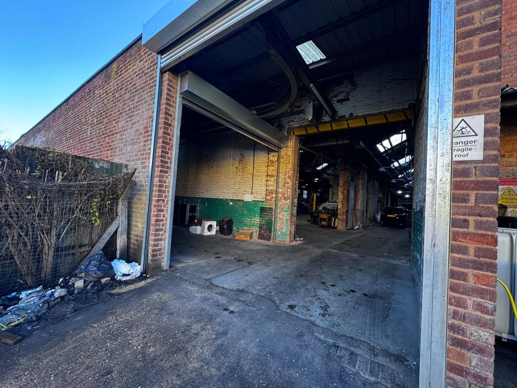 Property photo 2 of 5