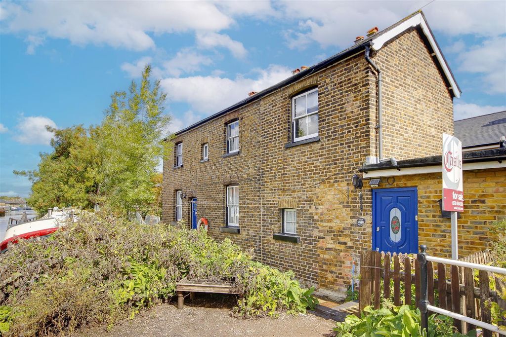 Property photo 1 of 18