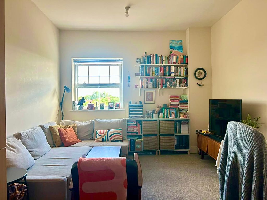 Property photo 2 of 8