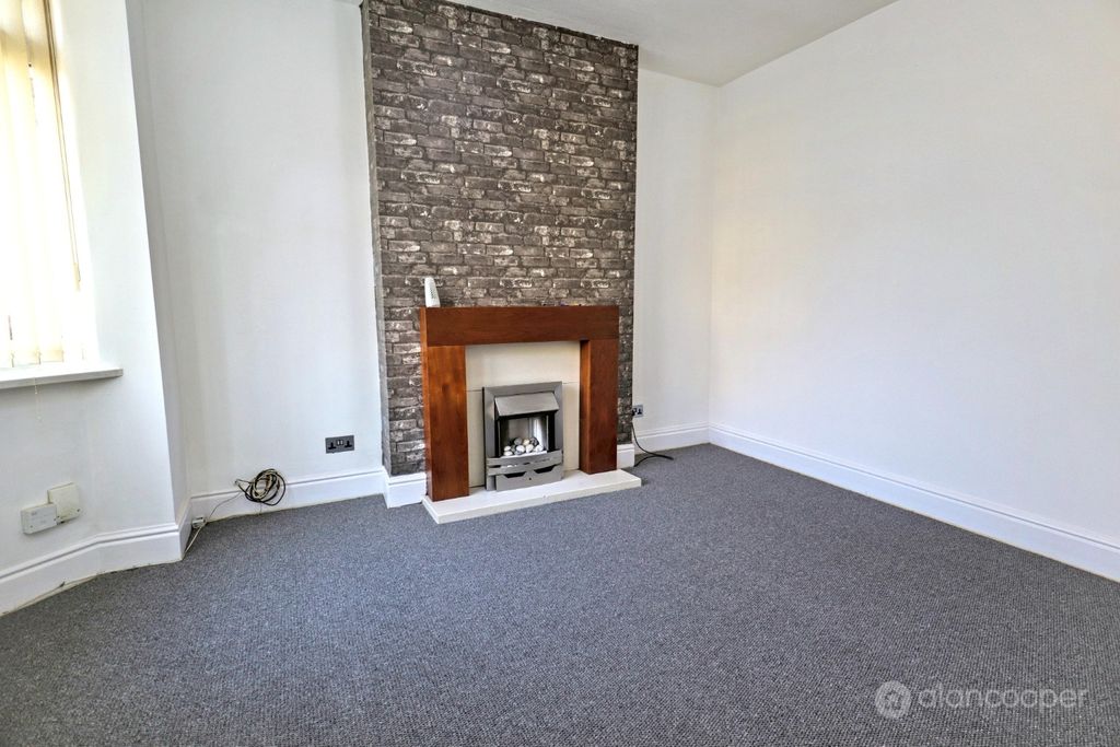 Property photo 2 of 19 4488184