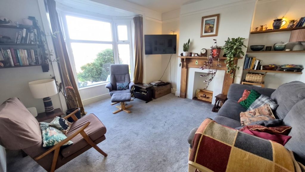 Property photo 2 of 21